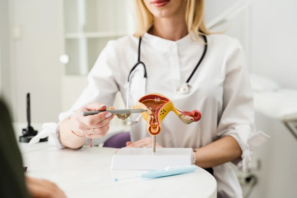 Mujer consultando por irritación